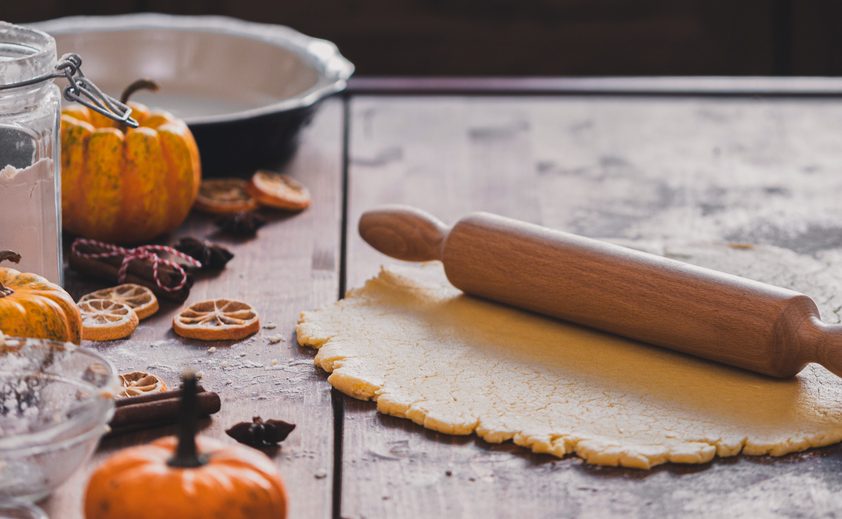 Συνταγή για το Halloween: Ατομικά πιτσάκια σε σχήμα κολοκύθας που θα εντυπωσιάσουν τα παιδιά