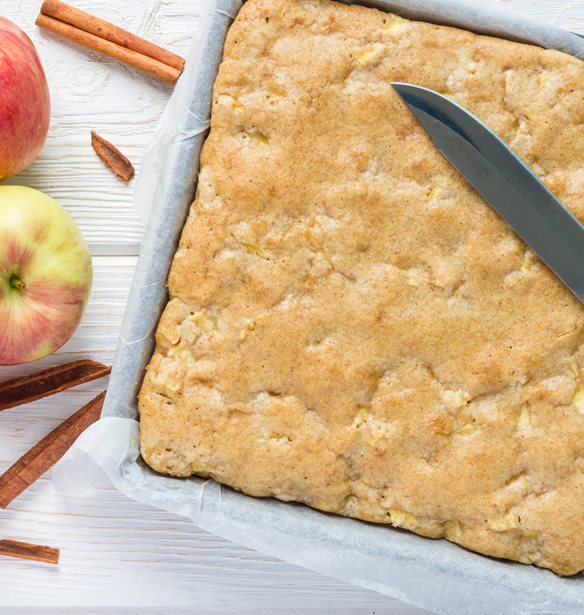 Δοκίμασα την ανάποδη μηλόπιτα χωρίς ζάχαρη - πλέον είναι το  μόνο κέικ που φτιάχνω κάθε εβδομάδα (όλο το χειμώνα)