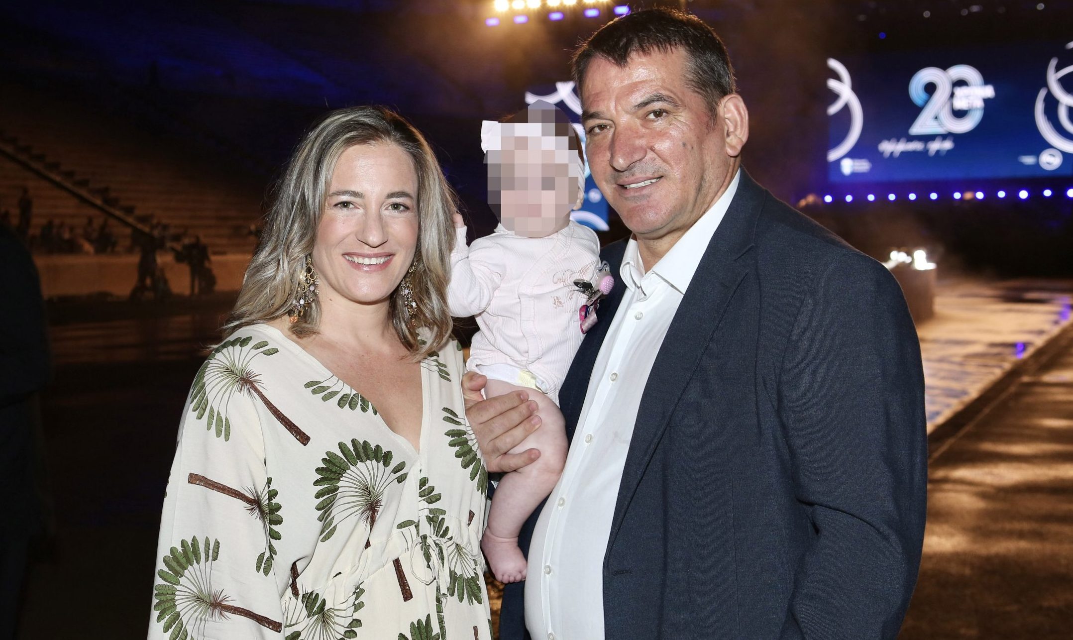 Ο Πύρρος Δήμος κρατάει το χεράκι της 6 μηνών κόρης του στην πιο τρυφερή φωτογραφία