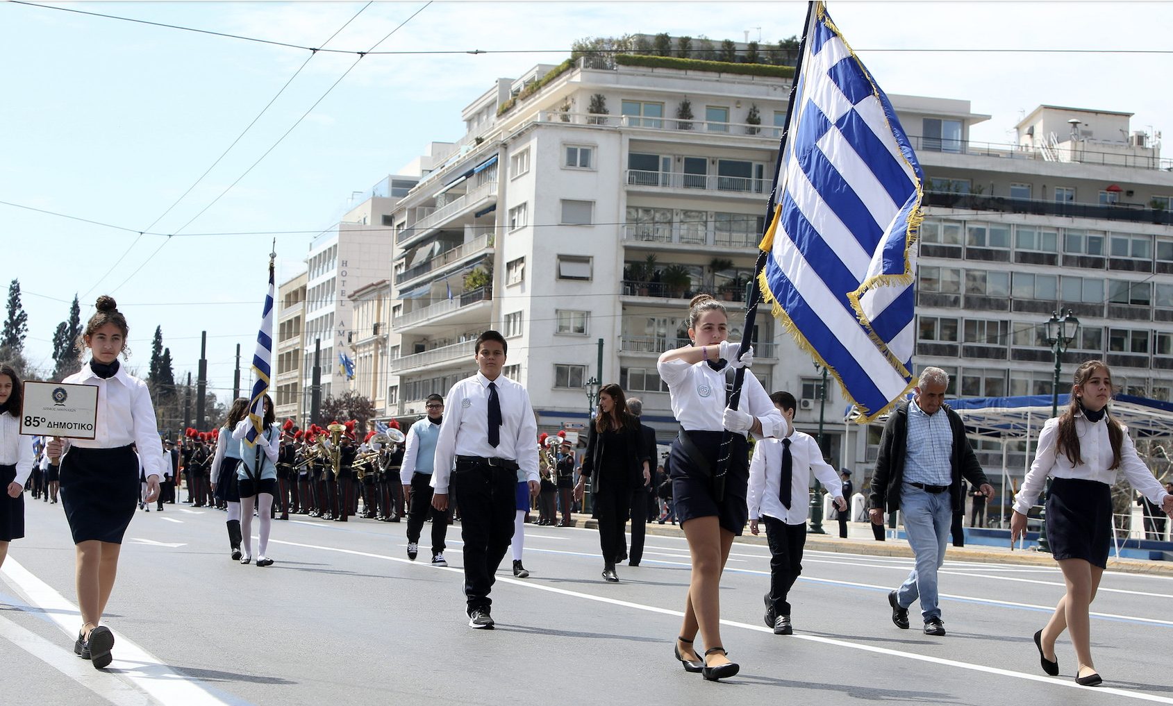 Παρέλαση 28ης Οκτωβρίου: Πότε θα γίνει η παρέλαση, ποιοι ορίζονται σημαιοφόροι και ποιος είναι ο συμβολισμός των ενδυμάτων