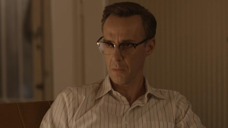 Πώς γνωρίζουμε τον νέο μας σύντροφο στο παιδί; Ο ηθοποιός Χρήστος Πλαΐνης μας ξεναγεί σε αυτή τη δύσκολη μετάβαση