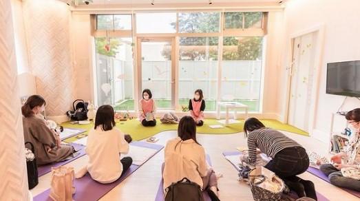 Στην Ιαπωνία τα μαιευτήρια προσφέρουν στις λεχώνες τροφές που βοηθούν στον θηλασμό: Μια γυναίκα περιγράφει τον υπέροχο τοκετό της που έμοιαζε με... retreat!