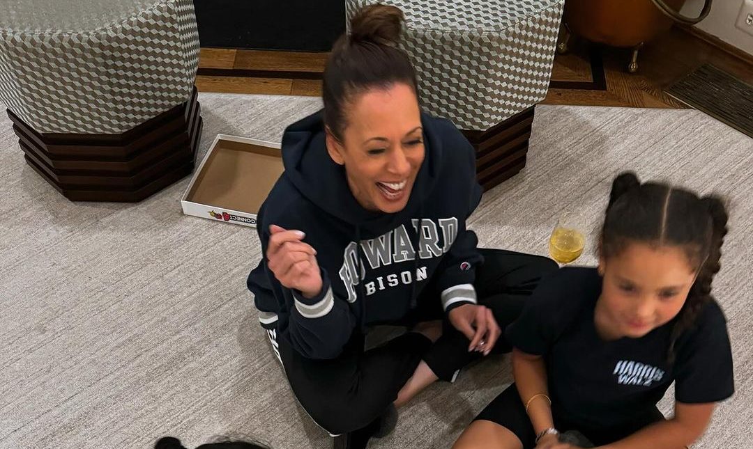 Η Καμάλα Χάρις είναι η πιο γλυκιά θεία: Η φωτογραφία που παίζει με τα ανίψια της