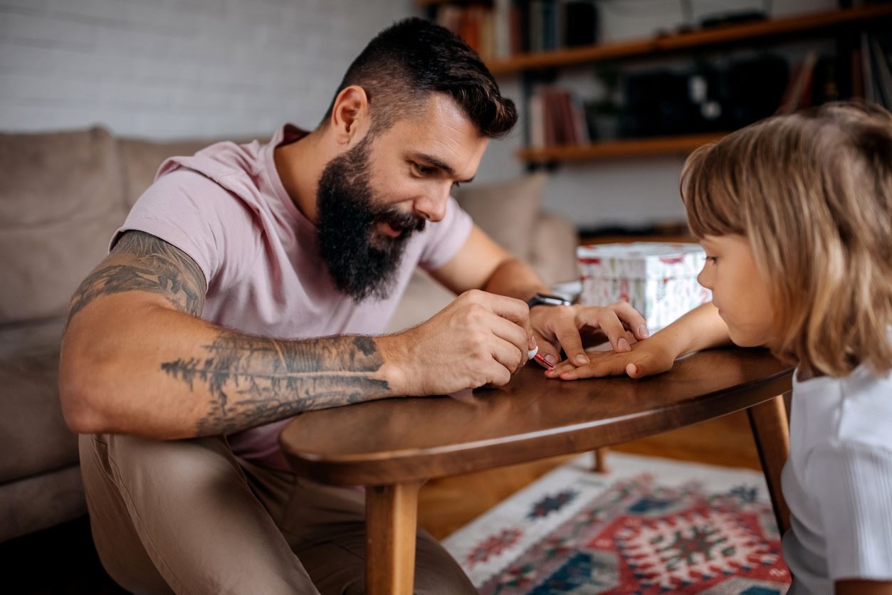 Single dads: 8 σκληρές αλήθειες που πρέπει να ακούσουμε και για τη δική τους πραγματικότητα