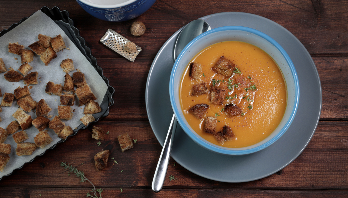 Βελουτέ σούπα γλυκοπατάτας με homemade κρουτόν