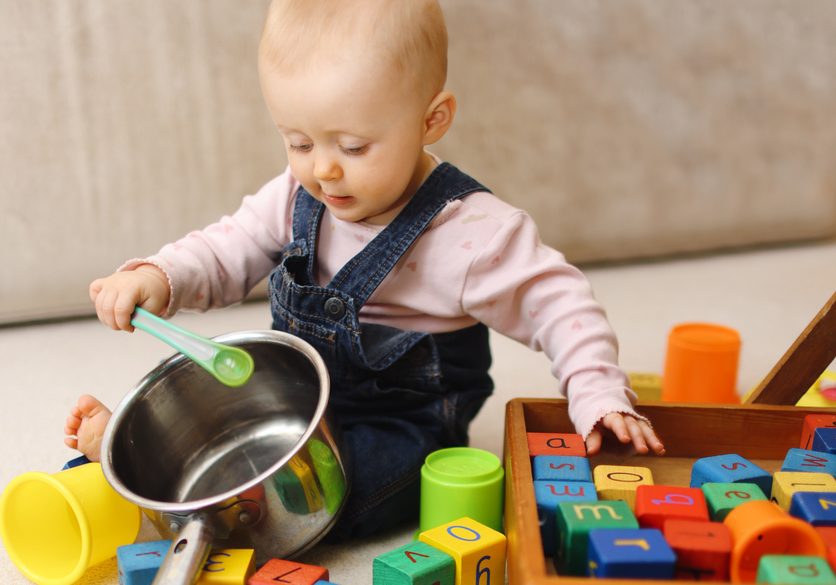 To παιχνίδι που προτείνει μια αναπτυξιολόγος για να βοηθήσουμε το παιδί να πει τις πρώτες του λέξεις
