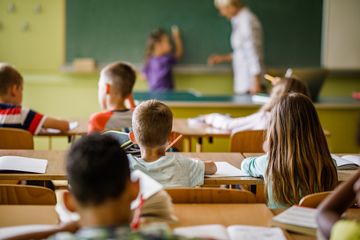 "Τα Θρησκευτικά είναι μάθημα σεβασμού των ανθρωπίνων δικαιωμάτων και γόνιμου διαλόγου ανάμεσα σε μαθητές οποιασδήποτε θρησκευτικής ταυτότητας": Μεταφέρεται όμως έτσι μέσα στις ελληνικές τάξεις;