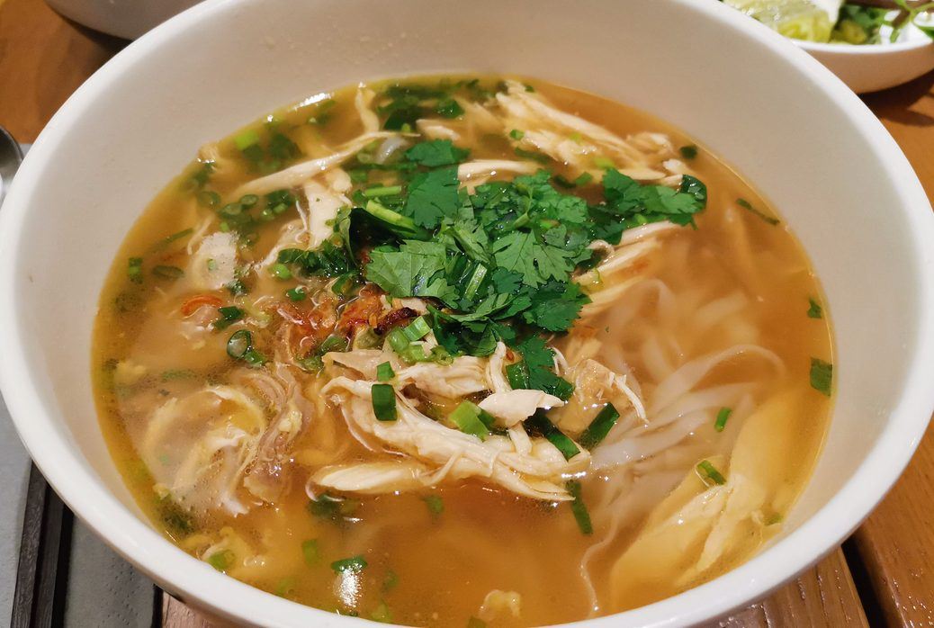 Γρήγορη σούπα με noodles και κοτόπουλο