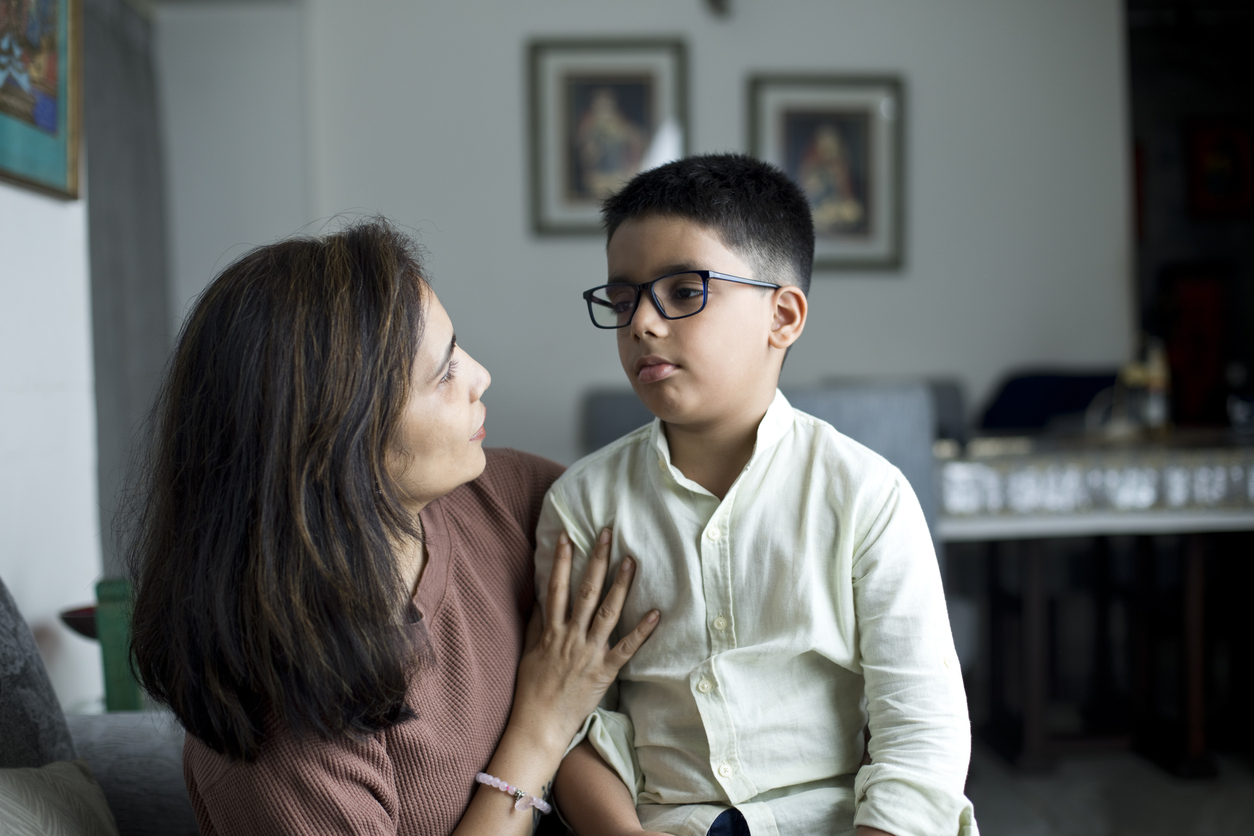 "Ο χρόνος που περνάμε μόνοι, μας κάνει καλύτερους γονείς»: Η σημασία του να διδάσκεις στα παιδιά σου κάτι που εφαρμόζεις κι εσύ ο ίδιος
