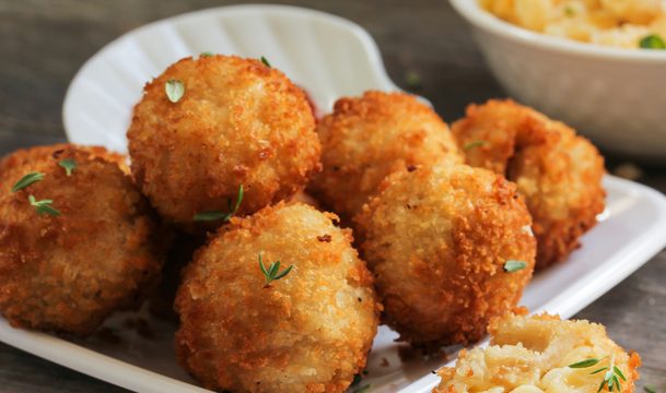 Τραγανές τυρομπουκιές με 3 μόνο υλικά