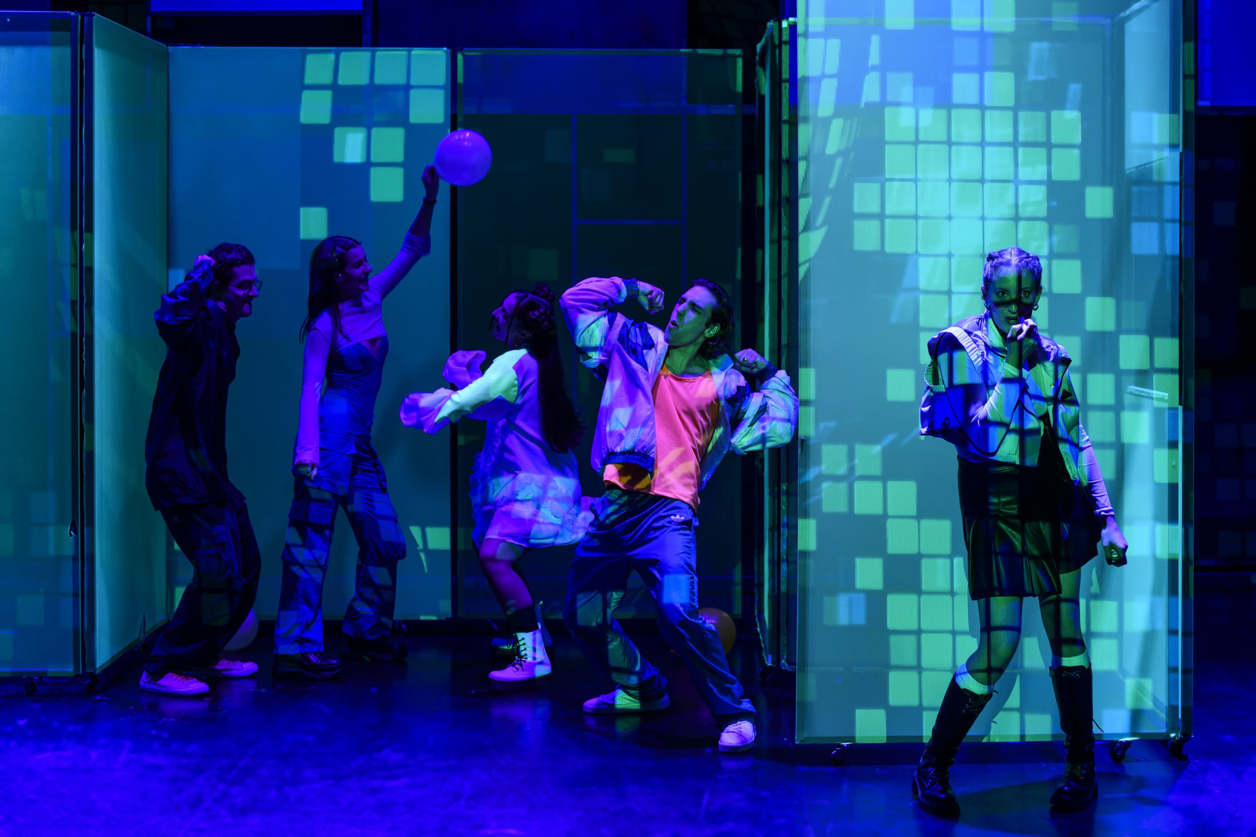 Μικρό Εθνικό: Συζητήσεις για τον ψηφιακό εκφοβισμό με αφορμή δύο εφηβικές παραστάσεις του Εθνικού Θεάτρου