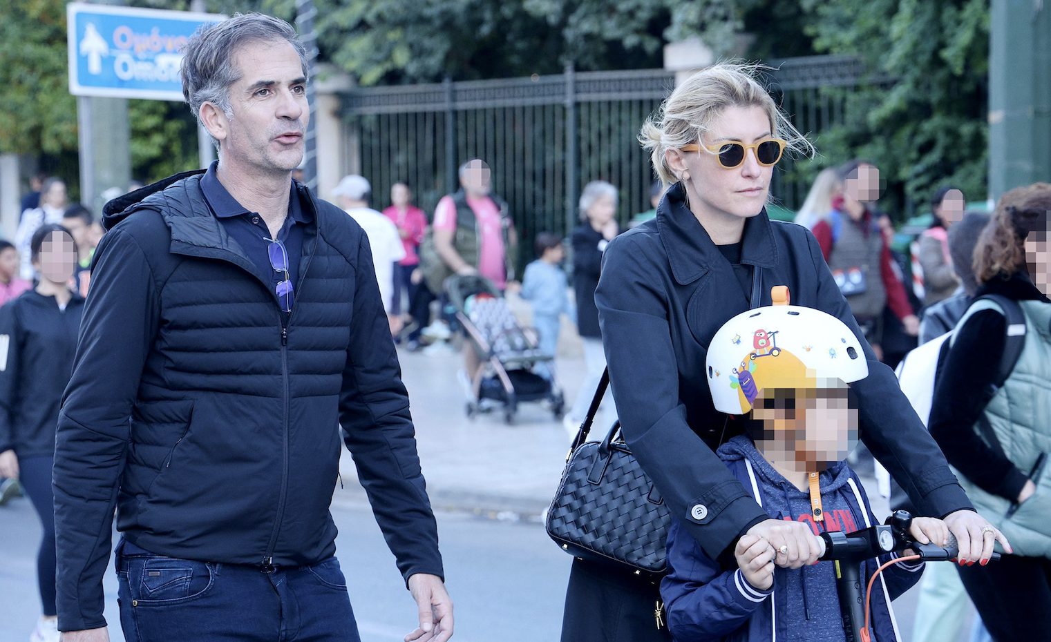 Δήμος Μπακογιαννης- Βόλτα με το πατίνι του μαζί με τη μαμά του, Σία Κοσιώνη