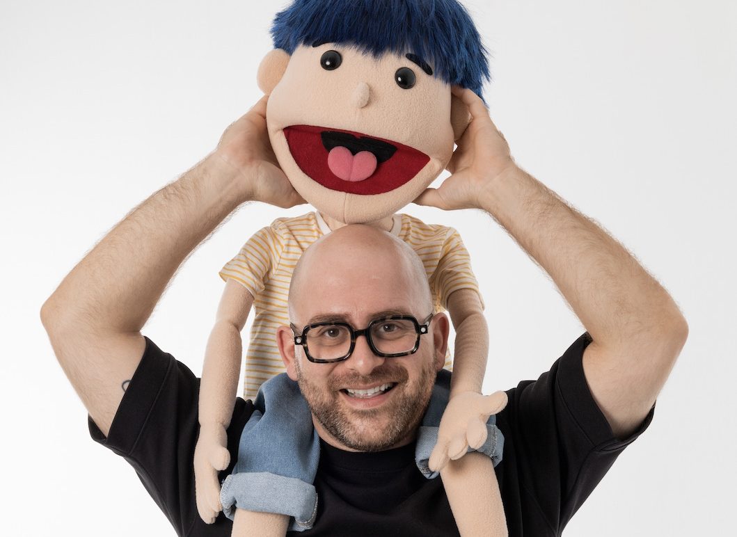 Ιωάννης Γλωσσόπουλος: «Η αγάπη πολλαπλασιάζεται, δεν μοιράζεται» λέει ο παιδοψυχολόγος και μας εξηγεί πως να προετοιμάσουμε το πρώτο παιδί για τον ερχομό του δεύτερου