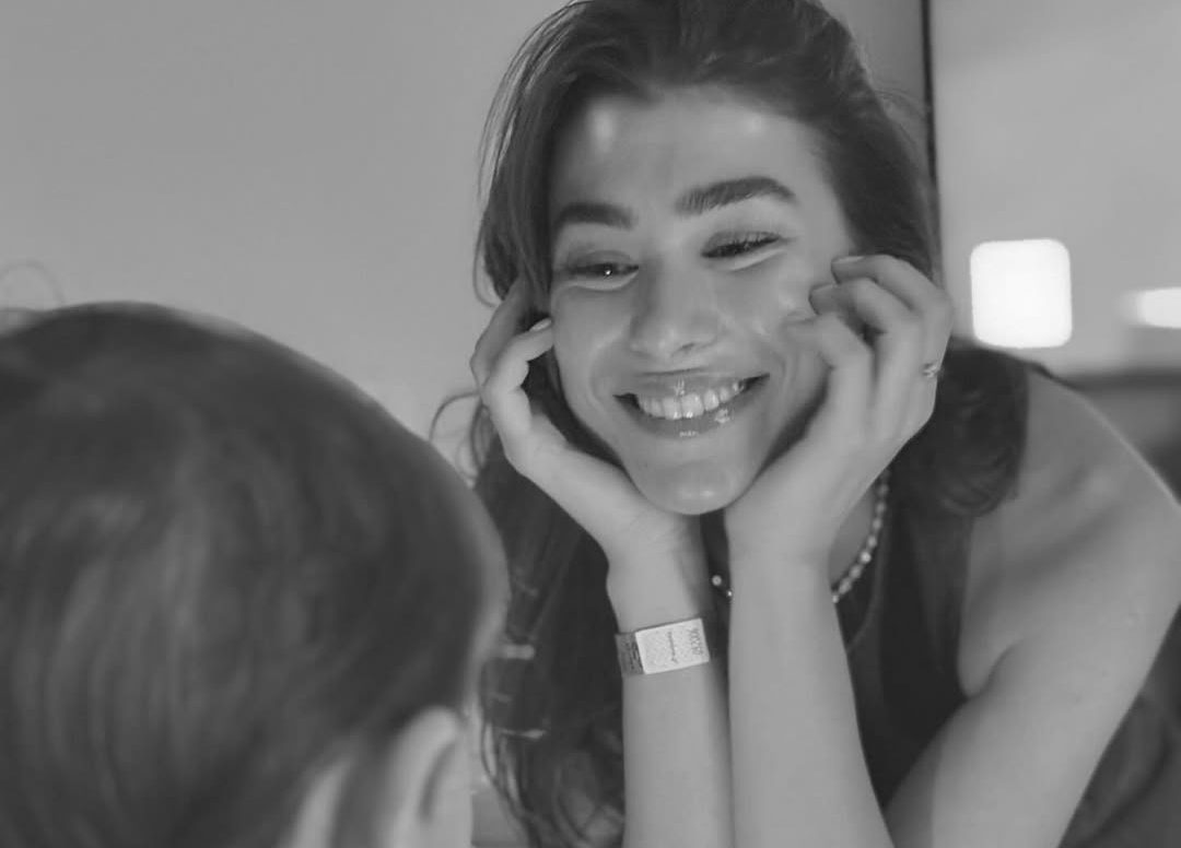 "Έρχονται άνδρες & μου λένε 'Είμαι τέλειος μπαμπάς'":  Η Χρύσα Μιχαλοπούλου περιγράφει το φλερτ μετά τον χωρισμό