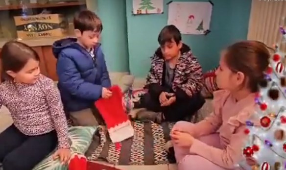 "Για να μην κλαίει κανένα παιδάκι": Μαθητές από την Ορεστιάδα έγιναν Άγιο Βασίληδες για φτωχά παιδιά