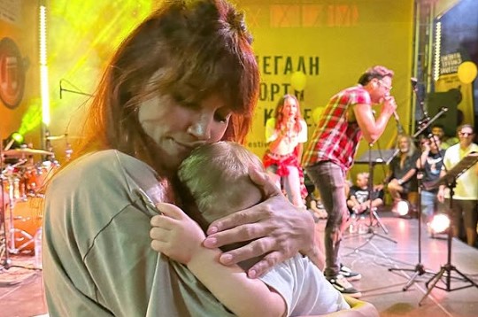 Ολίβια Στρατή: Έσβησε τα κεράκια της στην τούρτα-ζωγραφιά που εμπνεύστηκε η μαμά της, Μαίρη Συνατσάκη