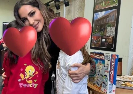 "Από τα πιο έξυπνα παιδιά που έχω γνωρίσει": Η Δέσποινα Βανδή στο πλευρό των κακοποιημένων γυναικών και των παιδιών τους