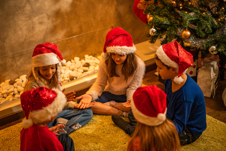 Γιατί η συμμετοχή των παιδιών σε τραγούδια με παλαμάκια είναι ευεργετική