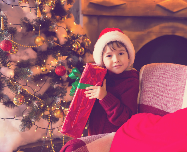 Οι 5 χρυσοί κανόνες που πρέπει να έχουμε κατά νου για τα δώρα των παιδιών