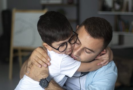 Πώς να μιλήσουμε στα παιδιά για δύσκολα θέματα;