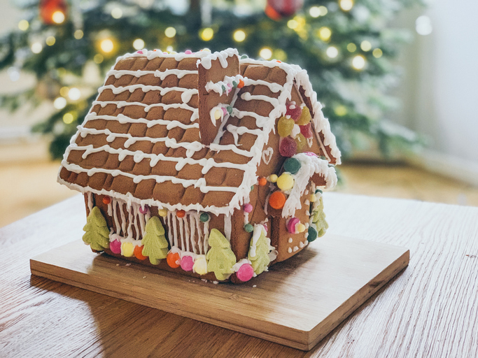 Gingerbread house: Πώς να το φτιάξουμε με τα παιδιά βήμα- βήμα