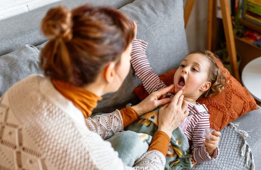 Κι όμως παιδικοί σταθμοί δέχονται ως κρούσμα στρεπτόκοκκου τα θετικά test που έγιναν από γονείς- Η απάντηση των παιδιάτρων