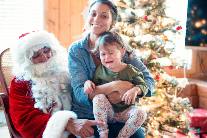"Φοβάμαι τον Άγιο Βασίλη!": Πώς να βοηθήσουμε το παιδί να ξεπεράσει τους φόβους του;
