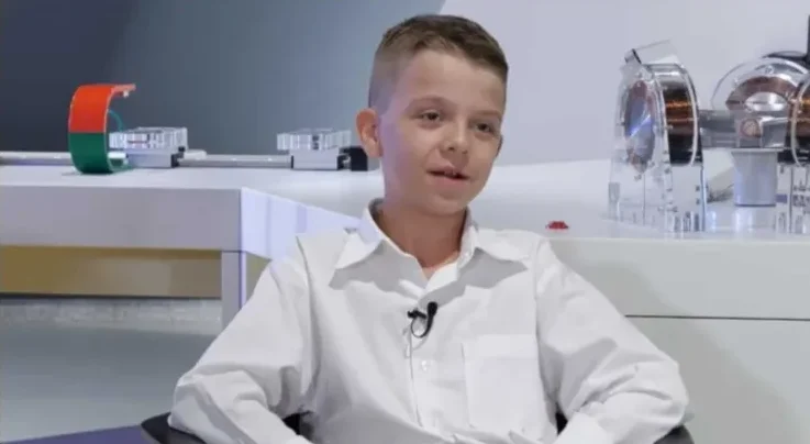 "Τα παιδιά της ηλικίας μου ασχολούνται με τα likes": Ο 13χρονος Βίκτωρας Γιαννικόπουλος έκανε την καλύτερη ομιλία στο 1ο Βαλκανικό Θερινό Σχολείο Αστρονομίας και Αστροφυσικής κι έγινε viral για την ώριμη σκέψη του