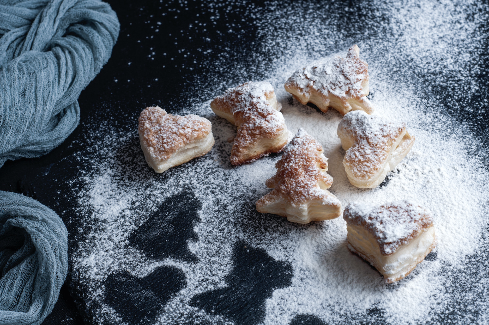 Έτοιμο σε 10 λεπτά! Το πιο εύκολο γιορτινό γλυκό με πραλίνα φουντουκιού