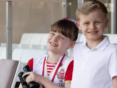 Τα πριγκιπόπουλα του Μονακό: Ο Ζακ και η Γκαμπριέλα ποζάρουν σαν μικρός και μικρή κυρία στο Παλάτι για τα γενέθλιά τους