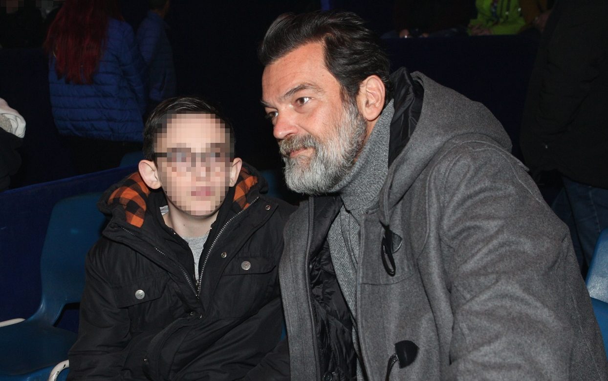 Ιάσονας Καζάκος: Στο θέατρο με τον πατέρα του, Κωνσταντίνο Καζάκο, για να δει την ηθοποιό- θεία του, Ηλέκτρα