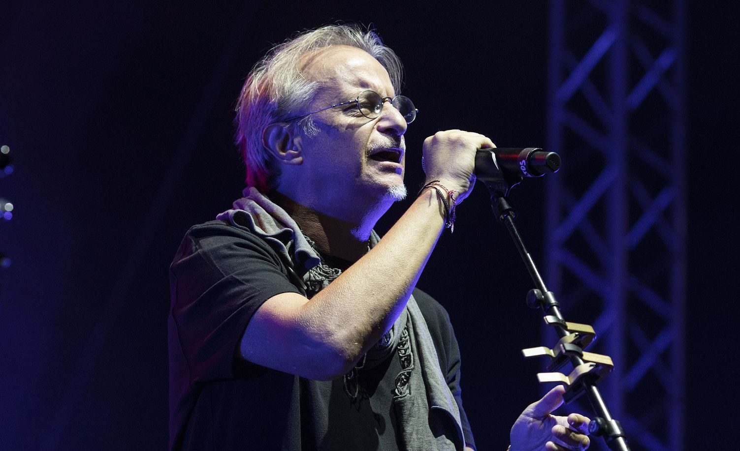 "Oι παιδοψυχολόγοι μου λένε ότι πρέπει να είμαι πατέρας": Ο Μίλτος Πασχαλίδης για τη μεγαλύτερη δυσκολία που συναντάμε οι γονείς