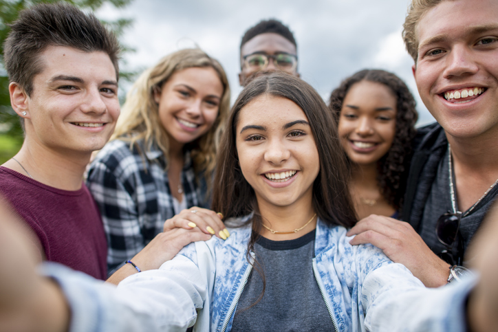 Πώς μπορούμε να προστατεύσουμε τα παιδιά από τις επικίνδυνες προκλήσεις στο TikTok;