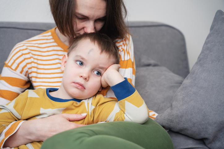 Μερικές φορές κάνουμε τα παιδιά να νιώθουν υπεύθυνα για τα συναισθήματά μας- 6 παραδείγματα και ο σωστός τρόπος επικοινωνίας