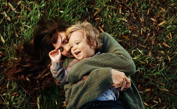 10 θετικές φράσεις που τα παιδιά χρειάζονται να ακούν συνέχεια από τους γονείς τους
