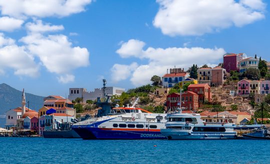 "Ο καπετάνιος του Τούρκικου πλοίου είπε θα σας περιμένω": Η ιστορία της μικρής Βαλεντίνας από το Καστελλόριζο που για να σωθεί το χέρι της πήγε στην Τουρκία