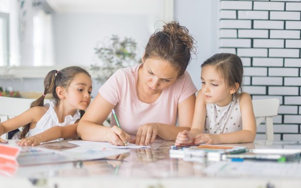 Κάποιοι γονείς ανεβάζουν την αυτοπεποίθησή τους... κλέβοντας αυτή των παιδιών τους