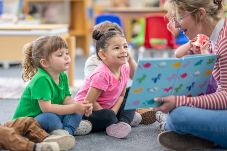 "Το παιδί μου δεν συγκεντρώνεται"- Η εργοθεραπεύτρια εξηγεί ποια είναι η μέση διάρκεια προσοχής ανά ηλικία (και μας ξε-αγχώνει)