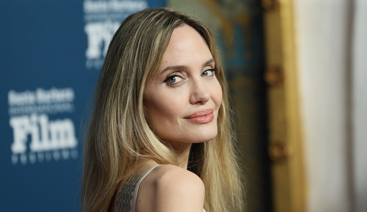 "Δεν θα ήμουν τίποτα χωρίς την αγάπη της μητέρας μου": Η Angelina Jolie δεν έκρυψε τη συγκίνησή της σε απονομή βραβείων