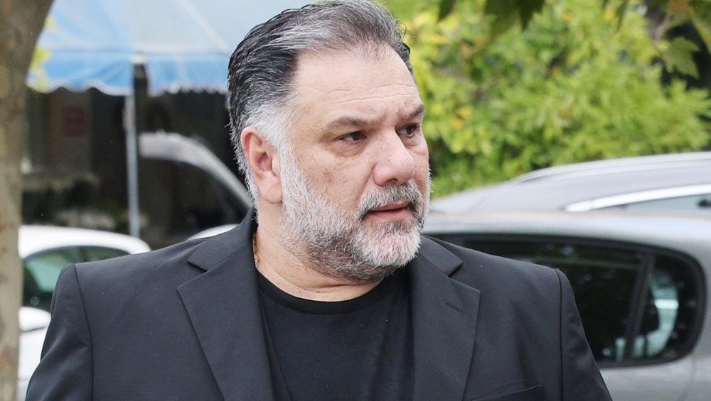 Περήφανος μπαμπάς ο Γρηγόρης Αρναούτογλου: Στο σχολείο του γιου του