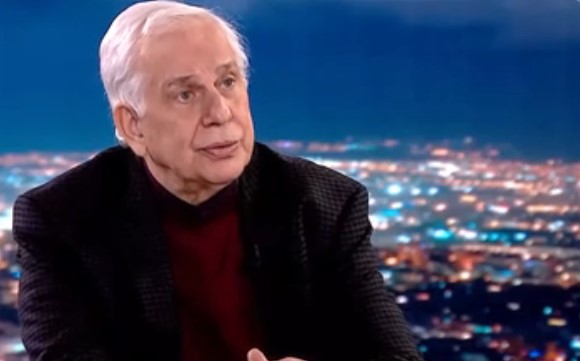 Σάββας Σαββόπουλος: «Πετυχημένη μάνα είναι εκείνη που κάνει το παιδί της τόσο ανεξάρτητο που να μην χρειάζεται να της τηλεφωνήσει τα Χριστούγεννα»