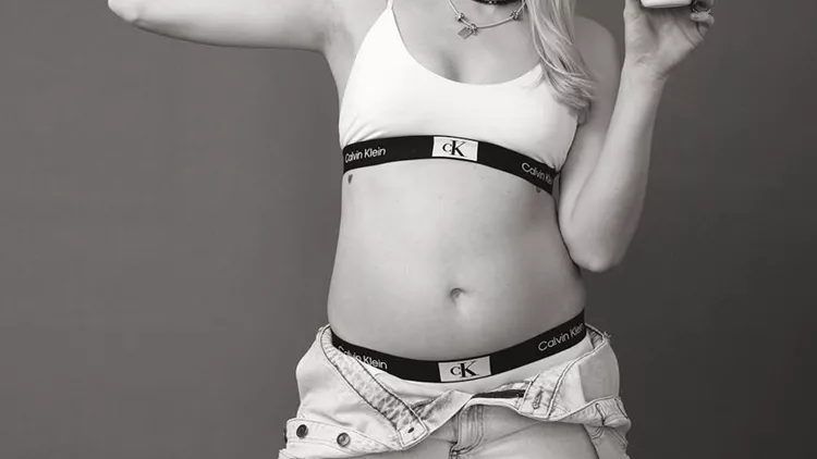 "Ανυπομονώ να σε γνωρίσω ηλιαχτίδα μου": Η καλλονή του ελληνικού μόντελινγκ έκανε μια πολύ τρυφερή ανακοίνωση της εγκυμοσύνης της