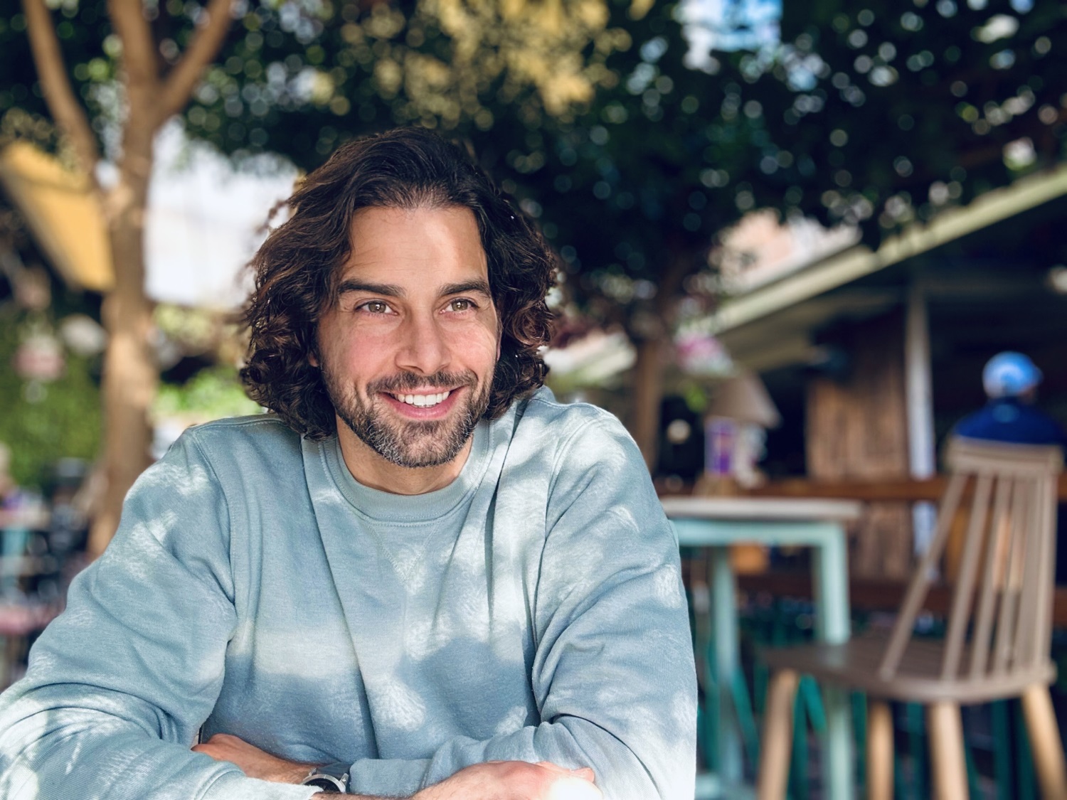 Ο Χάρης Γιακουμάτος εμπνέεται από τον γιο του και μαθαίνει στα παιδιά κυκλοφοριακή αγωγή μέσα από το πρώτο του βιβλίο