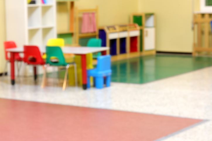 Σοκ με την νηπιαγωγό από την Κύπρο που σήκωσε παιδάκι και του είπε: "θα σε πετάξω από το παράθυρο"