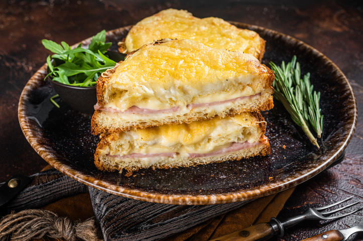 Εύκολο Croque Monsieur: Μπουκίτσες τοστ με αυγό στο τηγάνι!