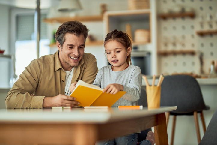 Πώς να κάνεις τα παιδιά να διαβάσουν διασκεδάζοντας: Η ιδέα του "Coffee Shop"
