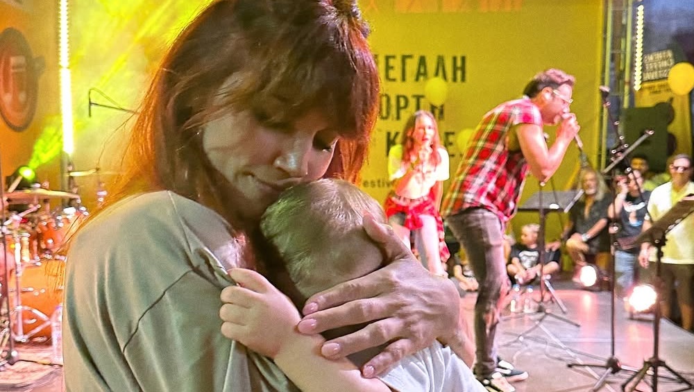 Η Μαίρη Συνατσάκη μας "λιώνει" με τη νέα κίνηση της Ολίβιας - Η φωτογραφία στο Instagram