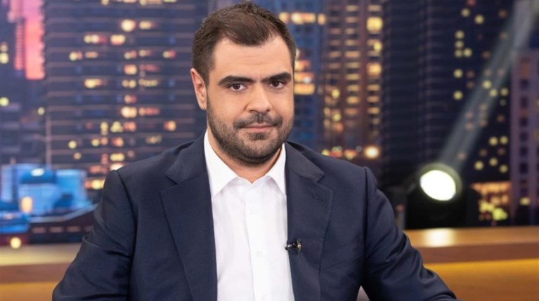 "Θεωρώ ότι είναι το πιο ιερό λειτούργημα το μεγάλωμα ενός παιδιού" - O Παύλος Μαρινάκης μιλά για τον ρόλο του ως μπαμπάς