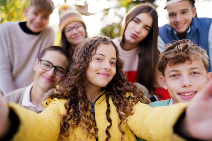Γιατί είναι σημαντικό οι έφηβοι να μάθουν να διερευνούν τον εαυτό τους και τον κόσμο;