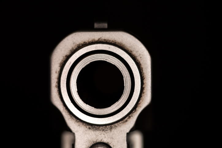 Τρόμος στην Κρήτη: Μεθυσμένος παππούς πυροβόλησε στη μέση της πλατείας που ήταν γεμάτη μικρά παιδιά